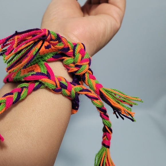 Bracelet Hand Made. Thread - Picture 3 of 4